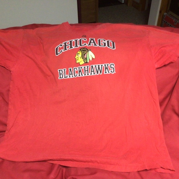 NHL CHICAGO BlackHawks tshirt - Picture 1 of 1